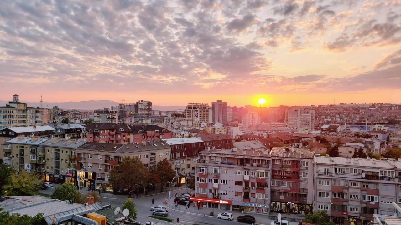 Spacious Downtown Apartment With A City View Pristina Exterior foto