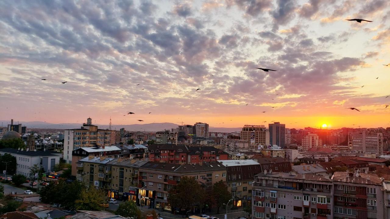 Spacious Downtown Apartment With A City View Pristina Exterior foto