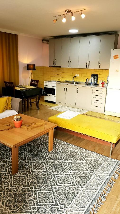 Spacious Downtown Apartment With A City View Pristina Exterior foto