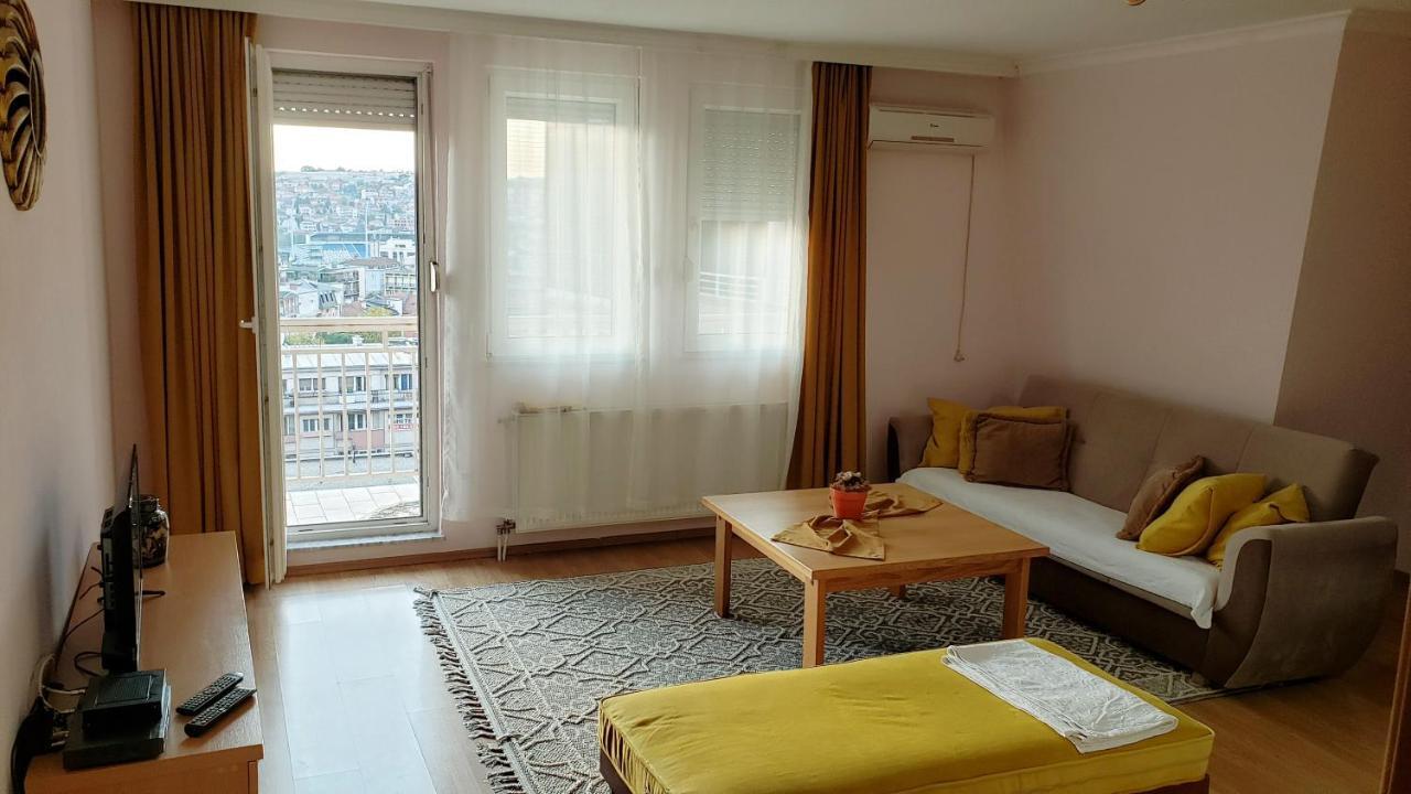Spacious Downtown Apartment With A City View Pristina Exterior foto